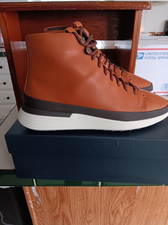 Wolf and Shepherd Mens dress boots.  Size 9.